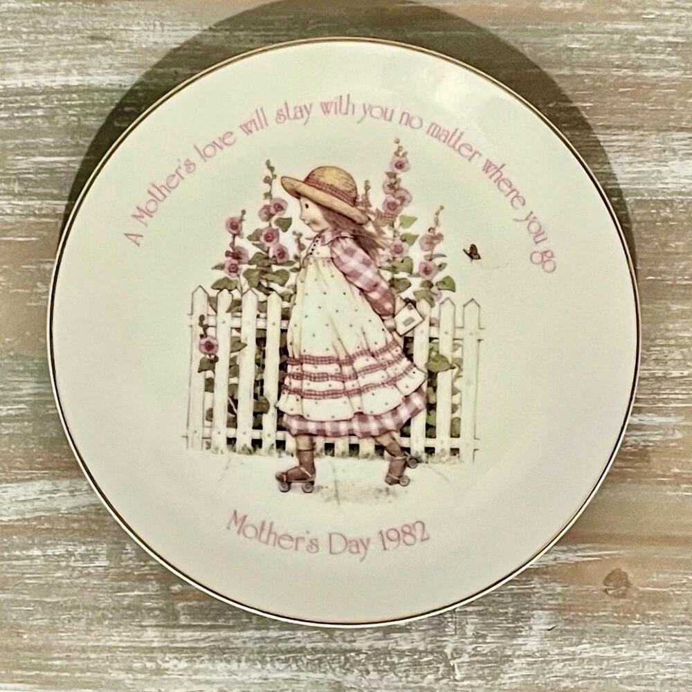 Vintage Holly Hobbie Mother's Day Plate 1982, Porcelain Collector Wall Decor